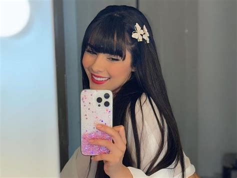 juliana bonde mostra a bucetinha